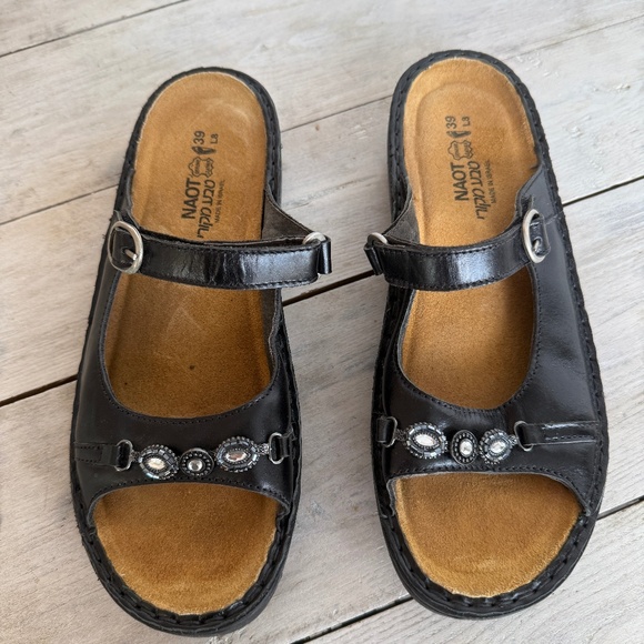 Naot Black Sandal Adjustable Women 39 US 8 Adjustable Buckle Rhinetones Leather - Picture 1 of 8
